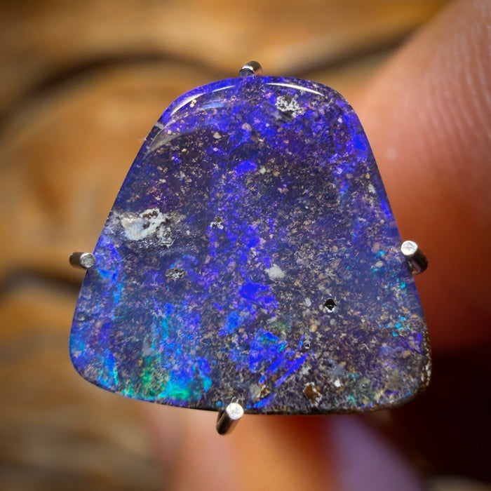 1.9cts - Queensland Boulder Seam Opal. Australian Opal