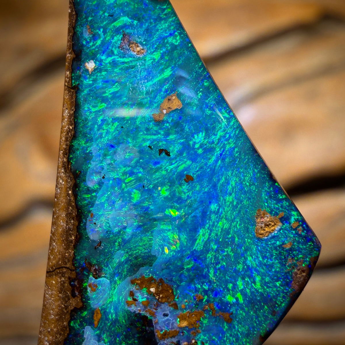 18.4cts - Top Reef Pattern Queensland Boulder Seam Opal