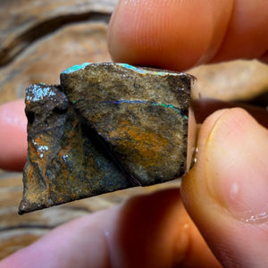 207cts - Top Queensland Boulder Seam Opal Rough Piece. Natural Split