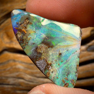 29.2cts - Large Queensland Boulder Seam Opal. Australian Opal Picture Stone