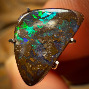 2.3cts - Australian Boulder Seam Opal
