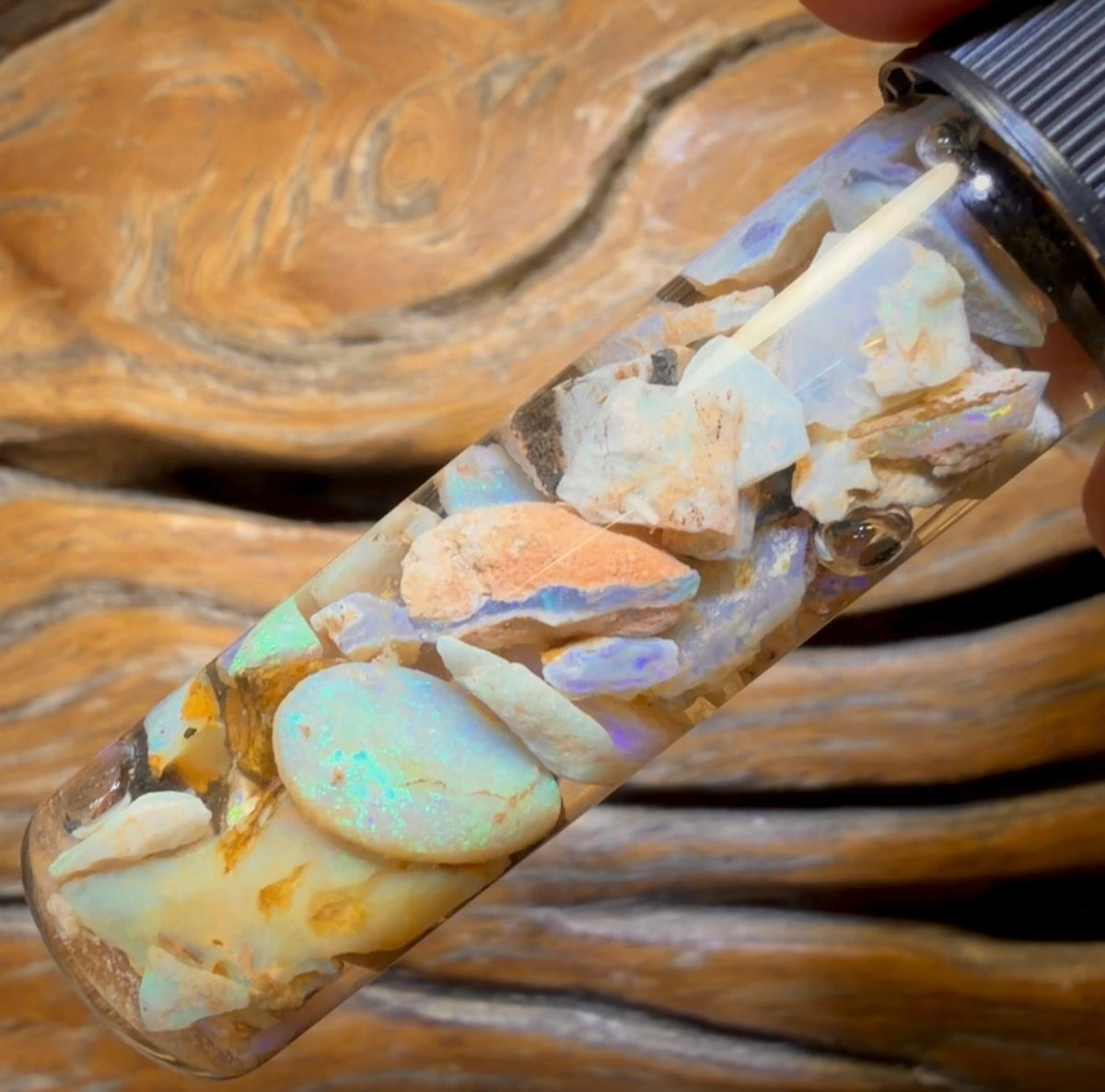 38,7 carats - Flacon d'opale brute australienne mélangée