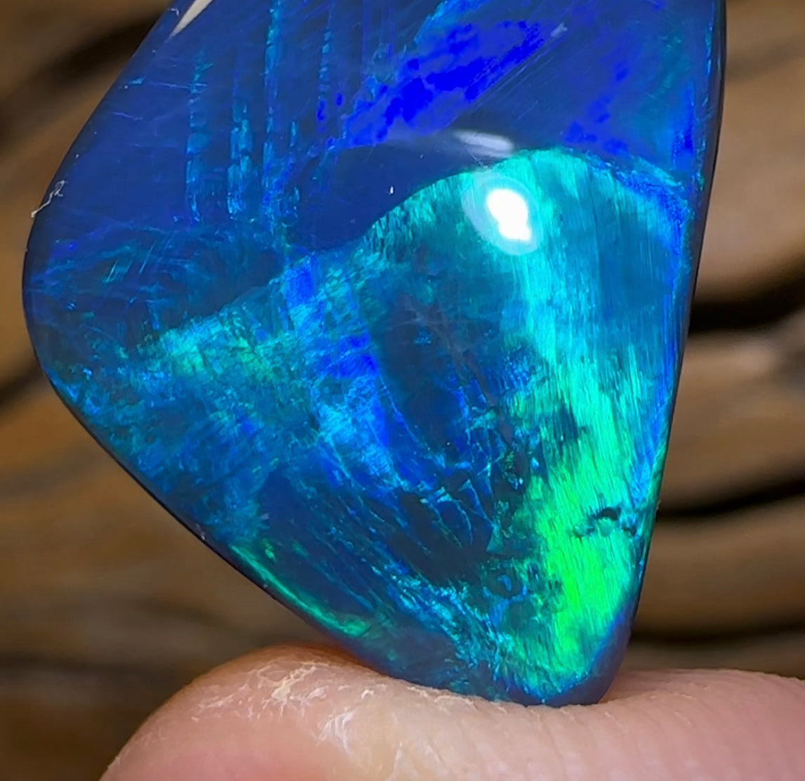 17.8cts - TOP GEM Black Opal from Lightning Ridge - Opal Whisperers