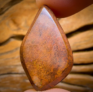 29.9cts - “Reef and Rocks” Gem Queensland Boulder Seam Opal. Reef Pattern!