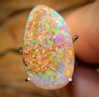 Opale boulder australienne massive de 2,2 ct