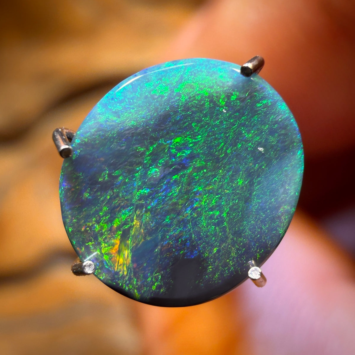 0.9cts - Black Opal from Lightning Ridge