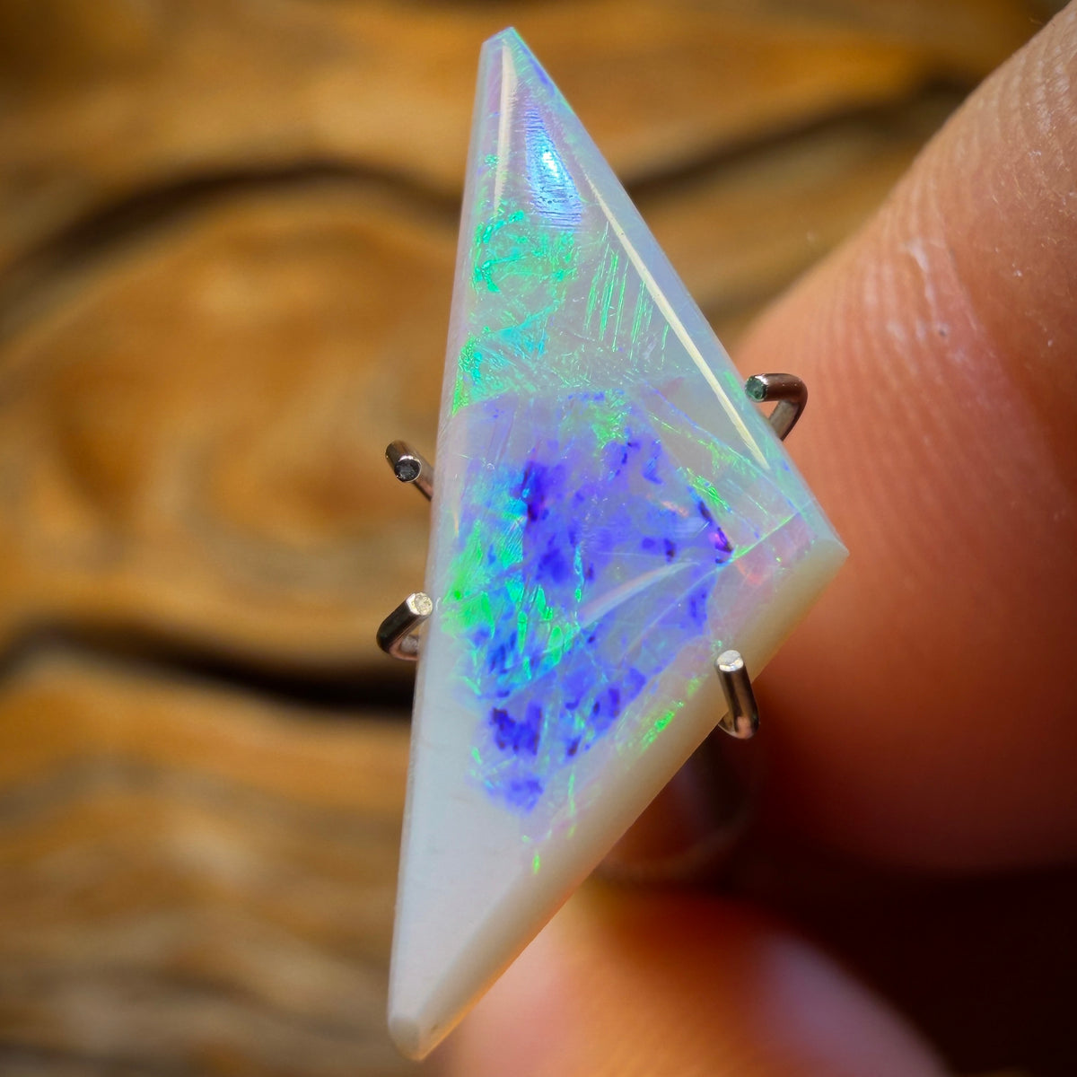 Alex Enchère 1,6 ct - Opale rare d'Australie du Sud de Mintabie