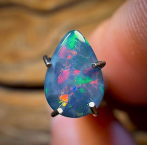 0.75cts - Lightning Ridge Opal Doublet