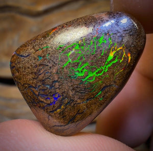29.1cts - Bubbleband Opal from Winton. Australian Opal