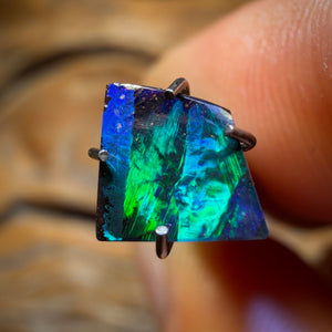 0.8cts - Top Top Striation / Harlequin Australian Boulder Seam Opal from Queensland