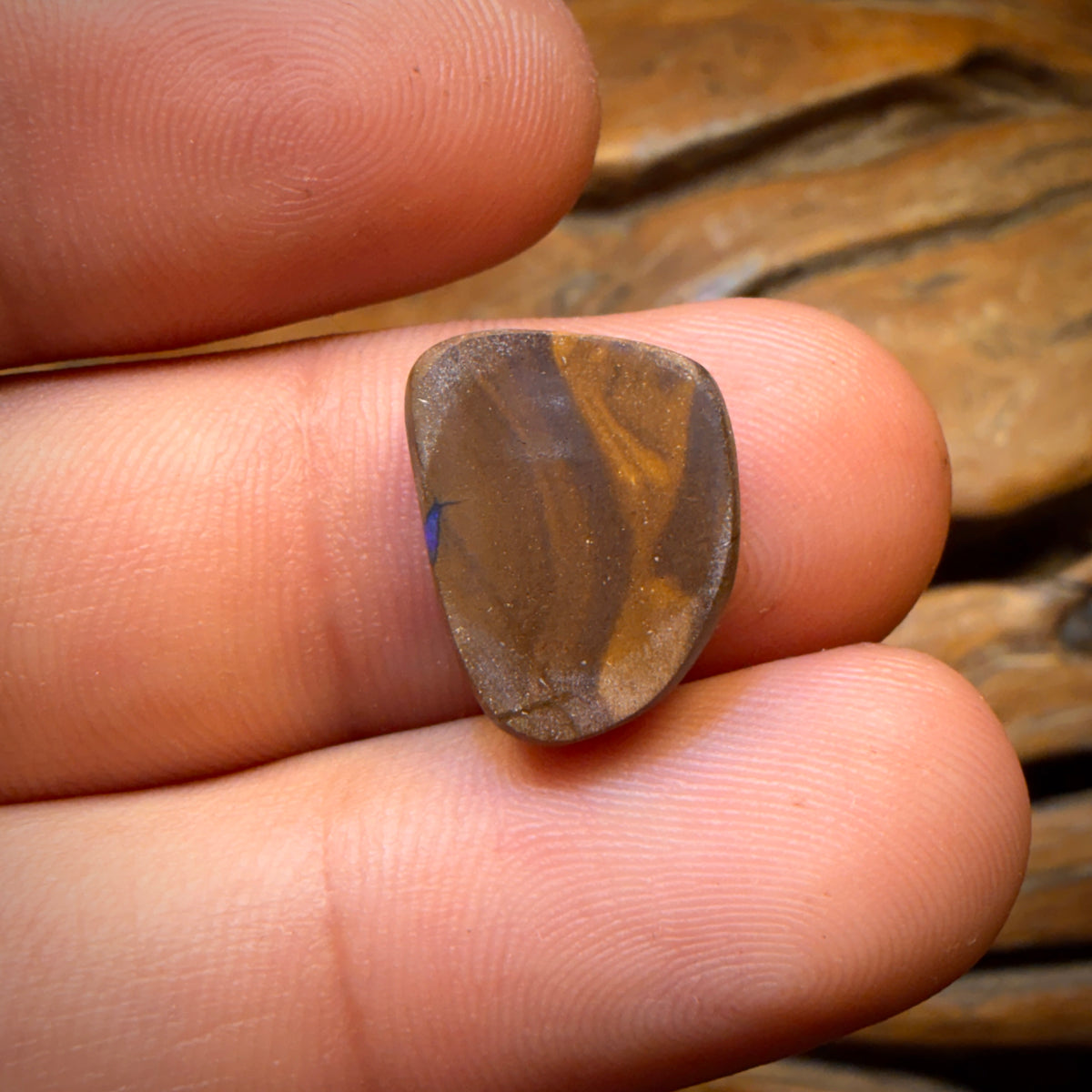 7.5cts - Queensland Boulder Seam Opal. Reef Pattern