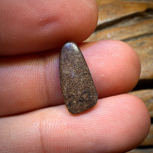 2.4cts - Queensland Boulder Seam Opal. Reef Pattern