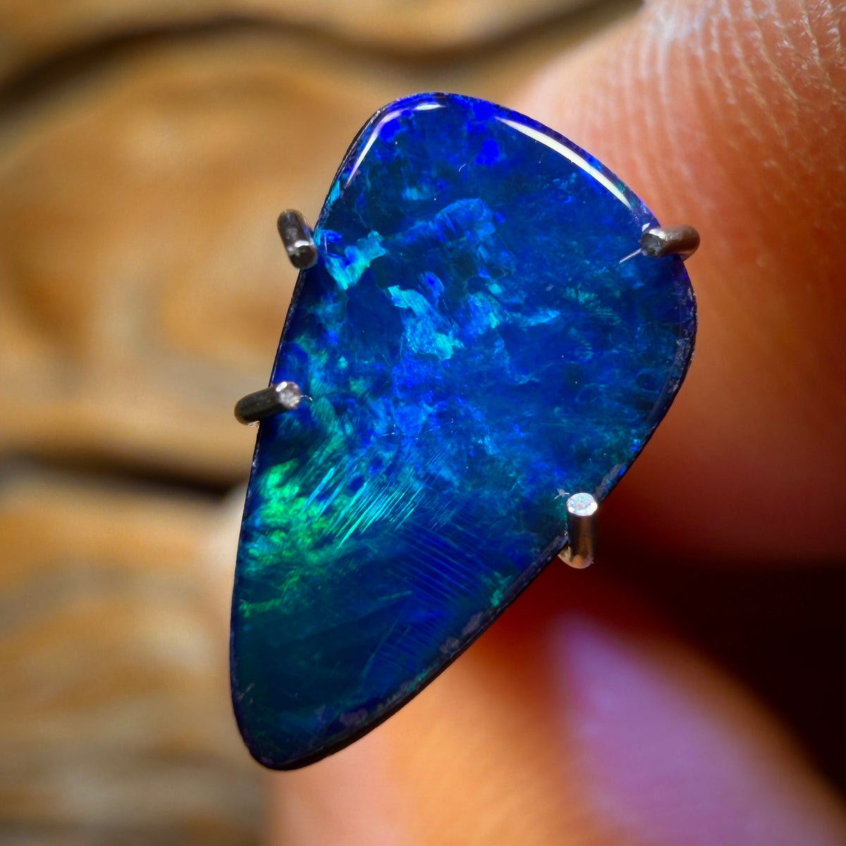 0.9cts - Lightning Ridge Opal Doublet