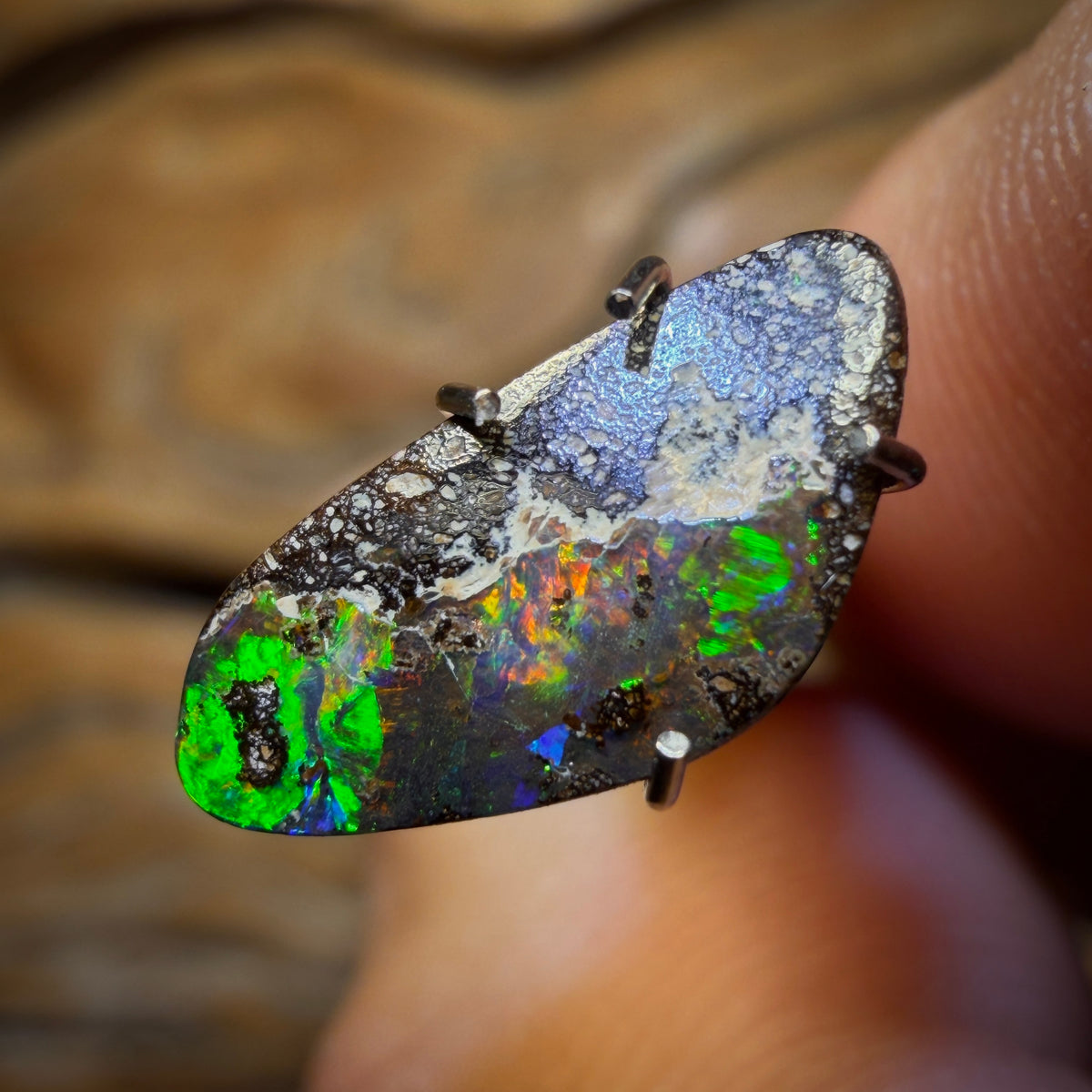 2.1cts - Australian Boulder Seam Opal