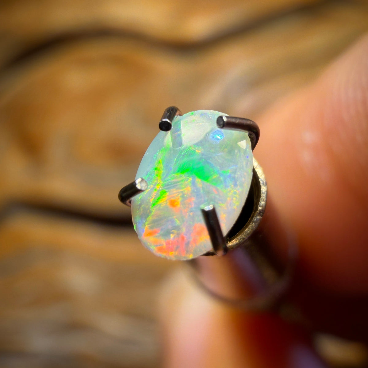 0.1cts - Südaustralischer weißer Opal aus Coober Pedy