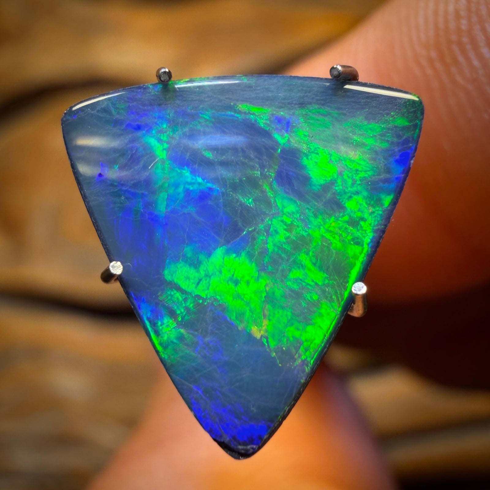 2.1cts - Lightning Ridge Opal Doublet