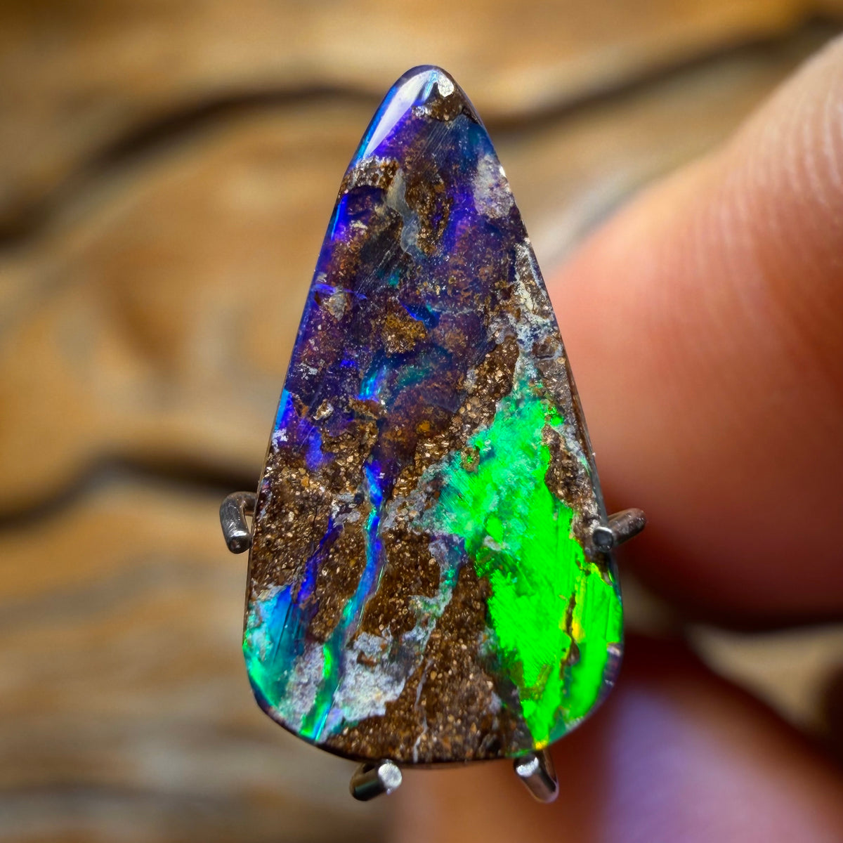 2.1cts - Queensland Boulder Seam Opal. Australian Opal