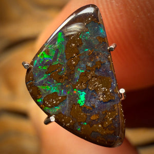 2.3cts - Australian Boulder Seam Opal