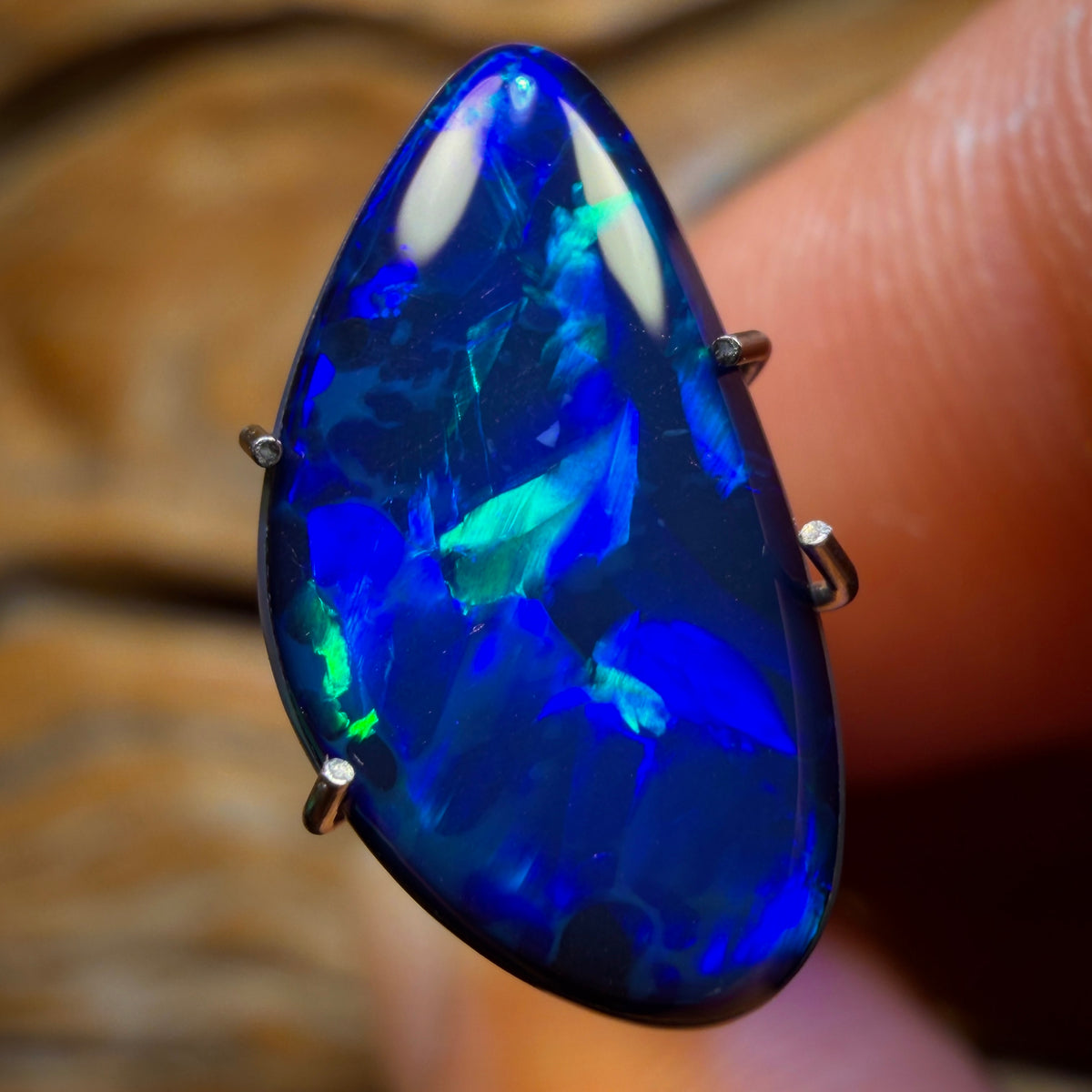 2.4cts - Lightning Ridge Opal Doublet