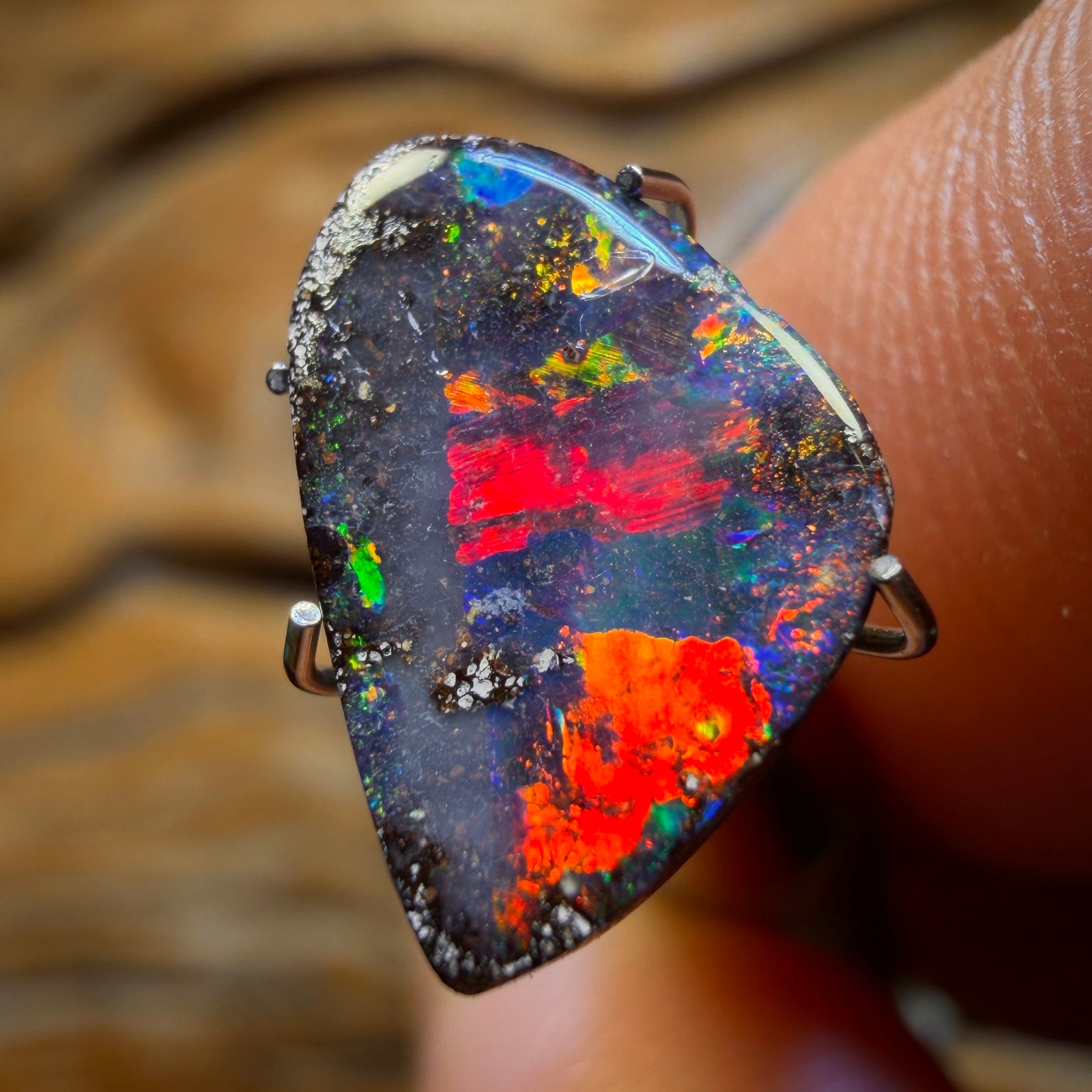 2.6cts - Top Australian Boulder Seam Opal from Winton