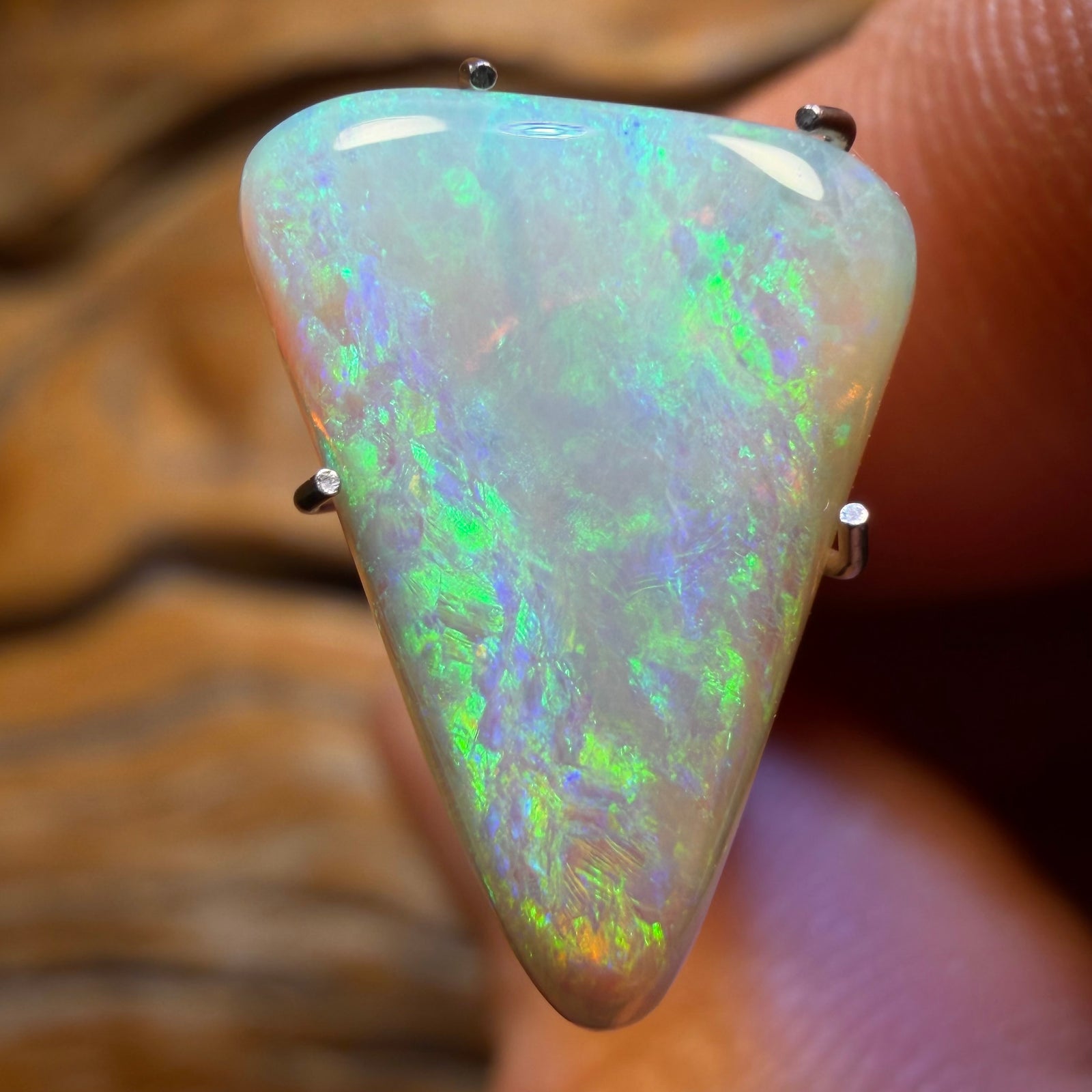 2.7cts - South Australian Crystal Opal from Mintabie