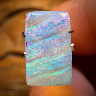 2.9cts - Waves Queensland Boulder Seam Opal. Australian Opal Picture Stone