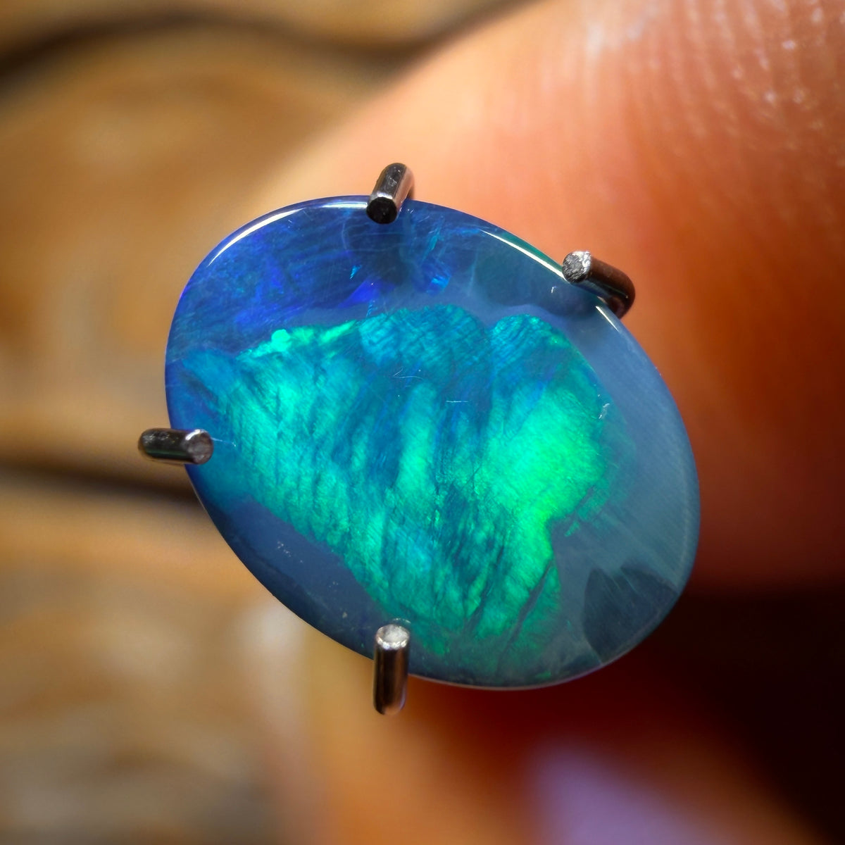 0.95cts - Australian Boulder Opal Doublet