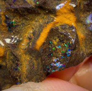 72,6 ct – Australischer Boulderopal-Rohling. Bubble Band