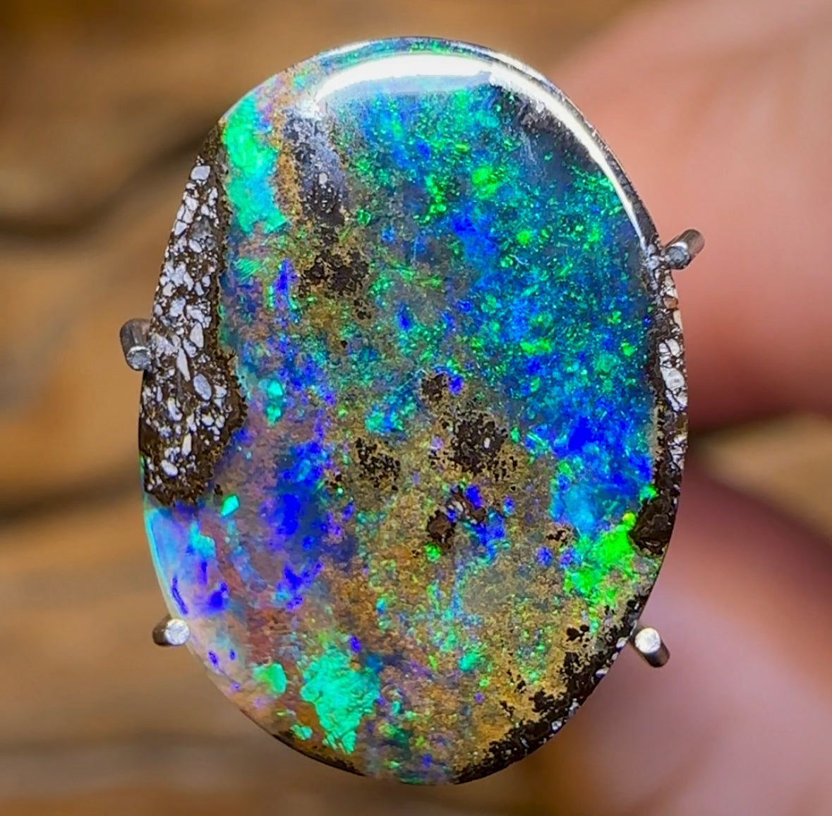 3.9cts - Gorgeous Queensland Boulder Seam Opal - Opal Whisperers