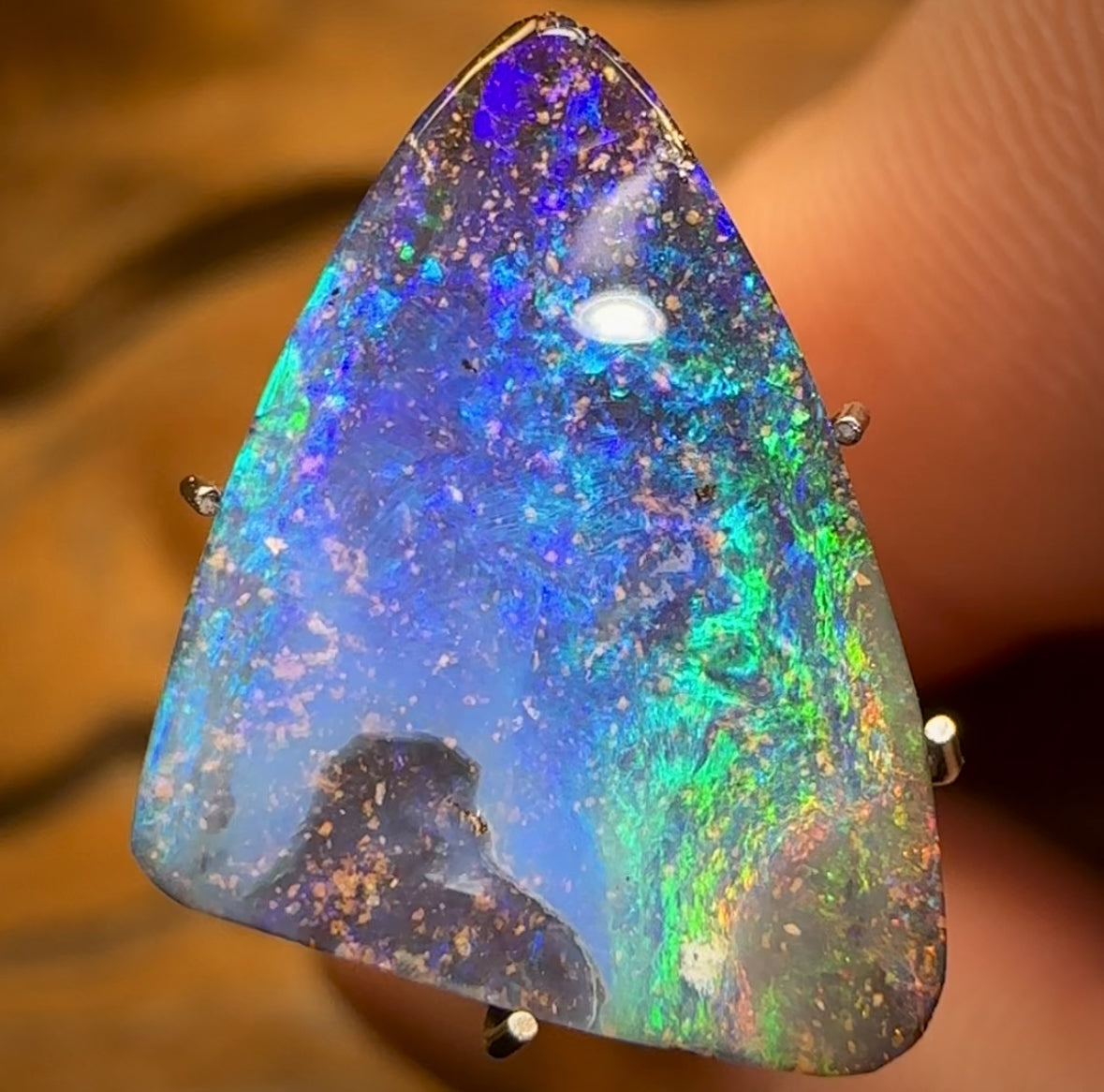 5.6cts - Queensland Boulder Seam Opal