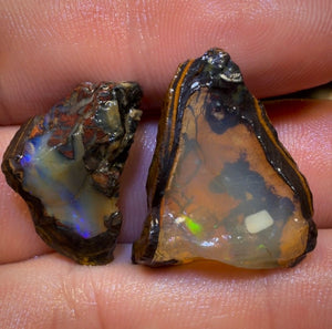 42,4 ct – 2 seltene, rohe Yowah-Nuss-Kristallopale im Zentrum