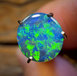 0.95cts - Lightning Ridge Opal Doublet
