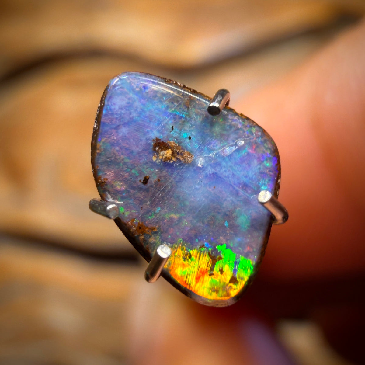 🔨 AUCTION 🔨 No Reserve 0.8cts - Queensland Boulder Seam Opal. Australian Opal