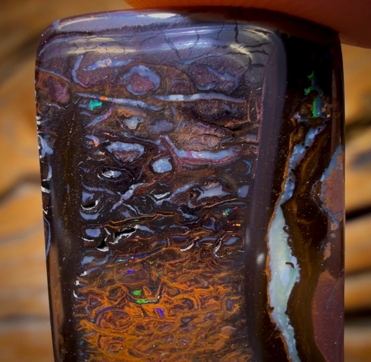114,3 cts - Opale boulder tribale australienne de Koroit
