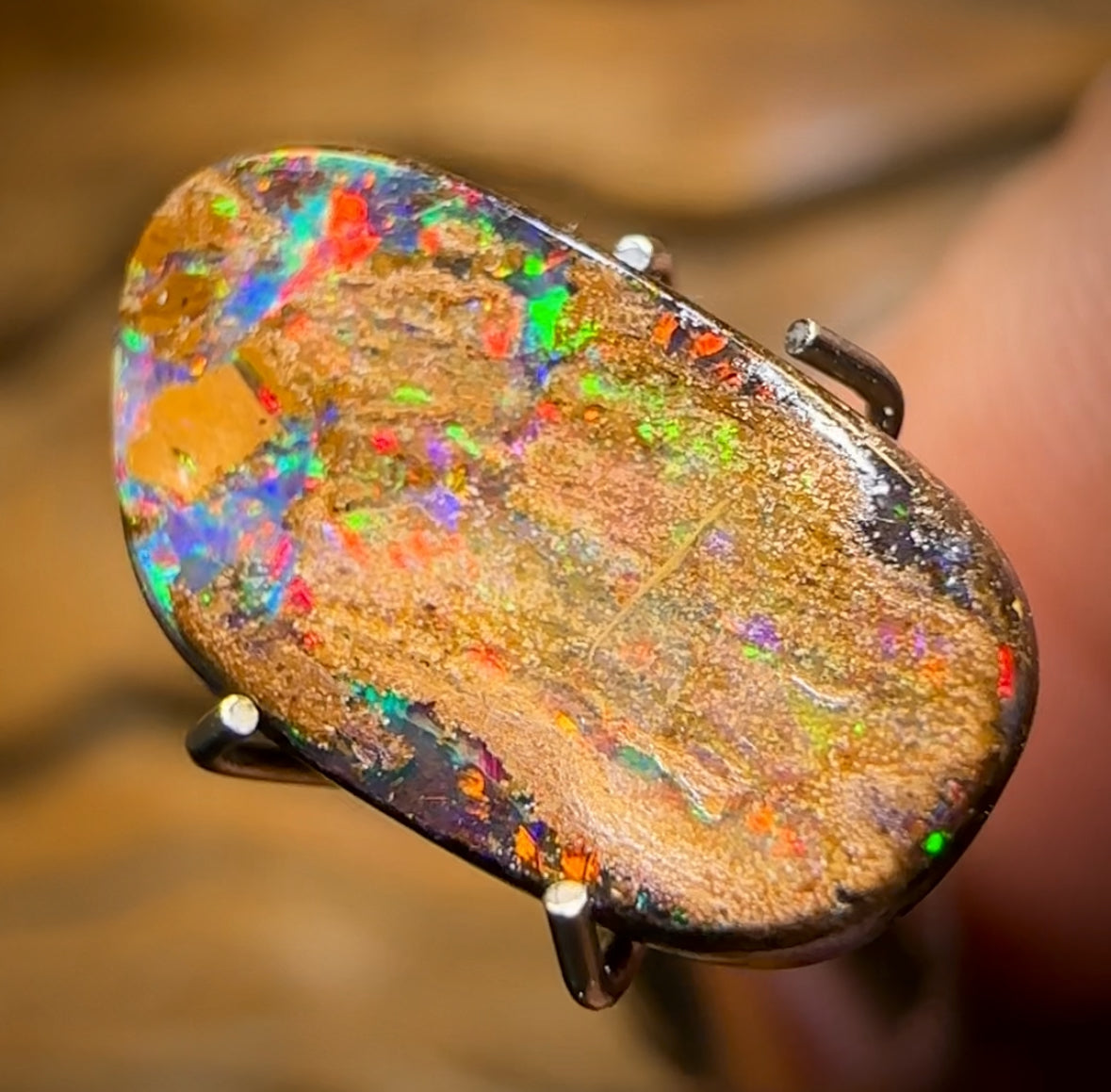 2.63cts - Queensland Boulder Seam Opal from Winton With Red