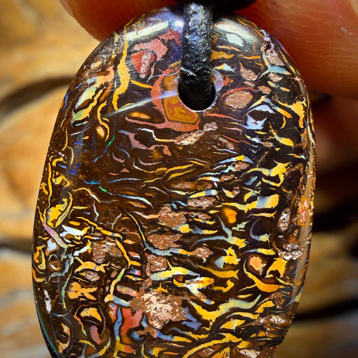 28 x 19 mm – Gebohrte Stammes-Opal-Halskette aus Queensland-Boulderopal