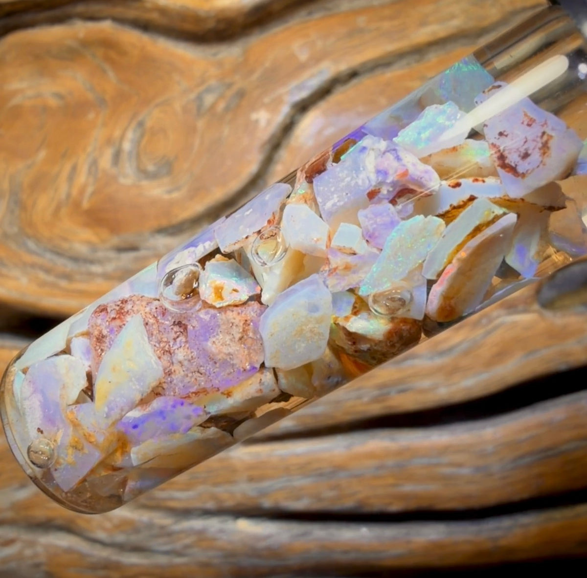 36,5 ct – Opalfläschchen aus Lightning Ridge