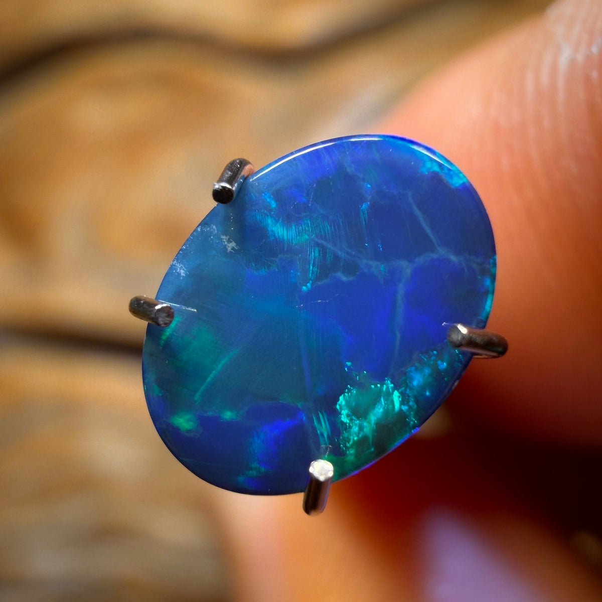 0.8cts - Australian Boulder Opal Doublet