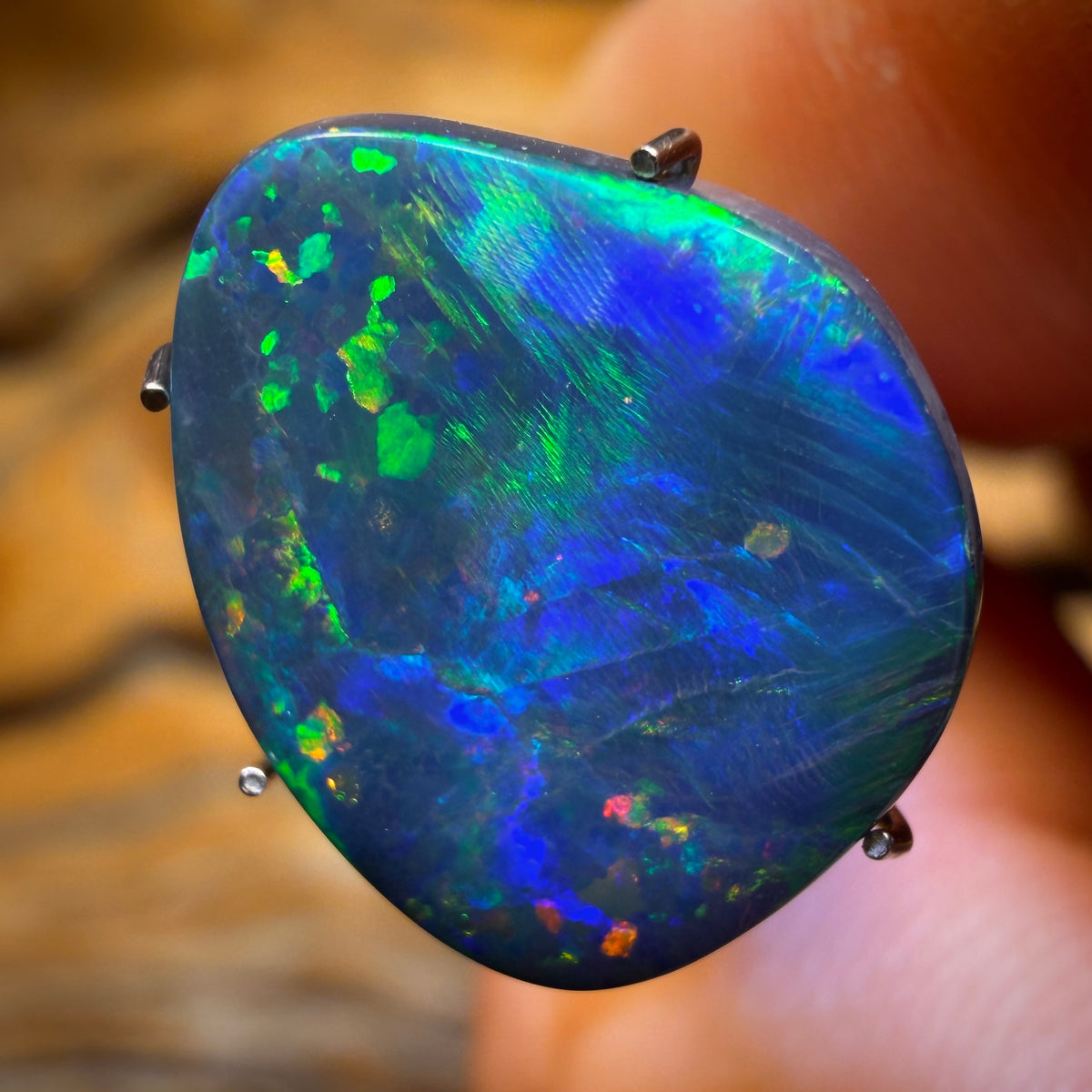3.6cts - Lightning Ridge Opal-Doublette
