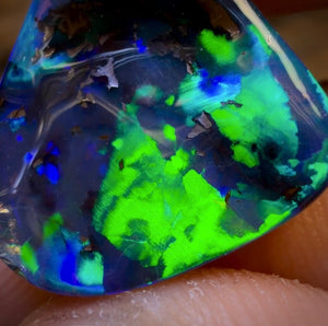 10.45cts - Wow BANGER GEM Brightest Queensland Boulder Seam Opal