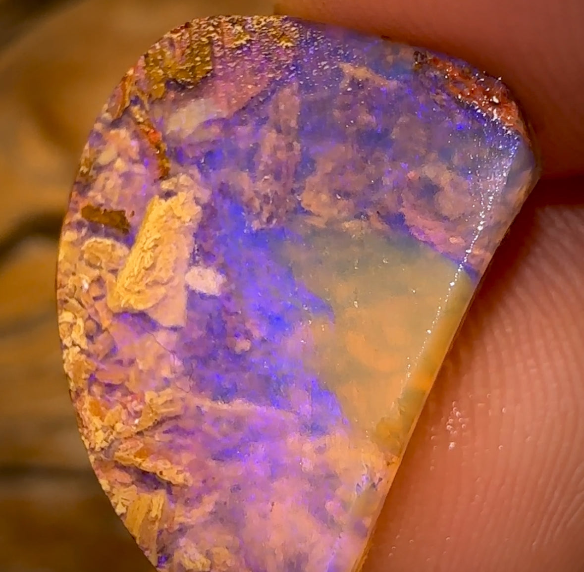 11.3cts - Boulder Pipe Opal Rub. Australian Opal