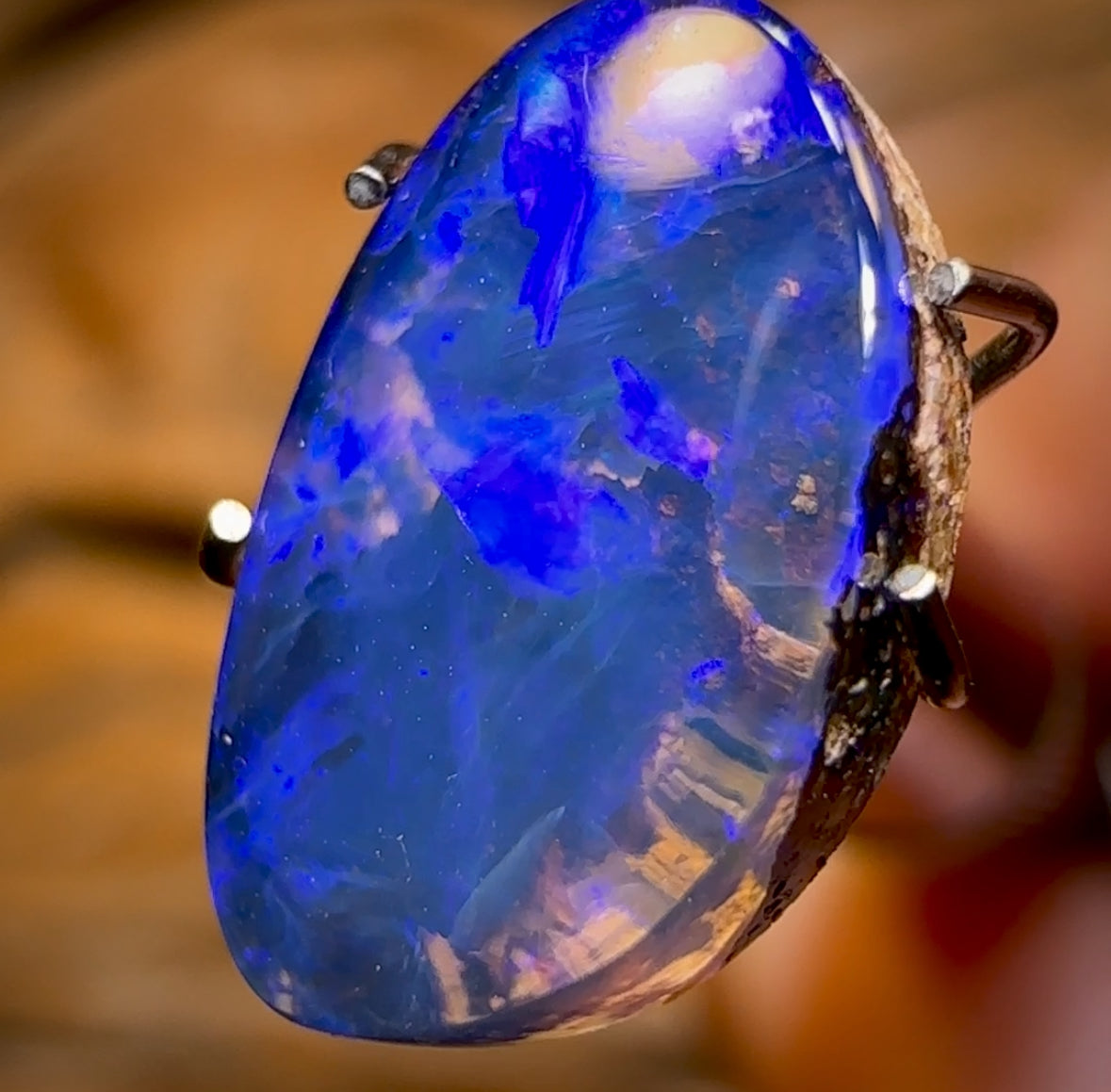 Auktion lose 1,85 cts – massiver australischer Boulder-Pfeifenopal
