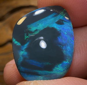 13.4cts - Black Opal from Lightning Ridge - Opal Whisperers