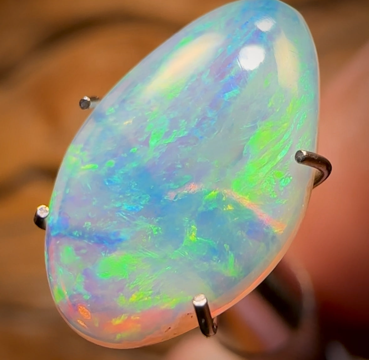 1.9cts - Lightning Ridge Crystal Opal