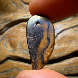 29 x 14mm - Gebohrter Tribal Queensland Boulder Opal