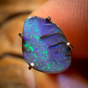 0.9cts - Queensland Boulder Seam Opal from Winton