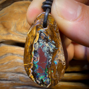 Collier en opale boulder du Queensland, style tribal, 38 x 21 mm