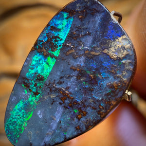 10 Karat - Australischer Boulder Seam Opal aus Winton
