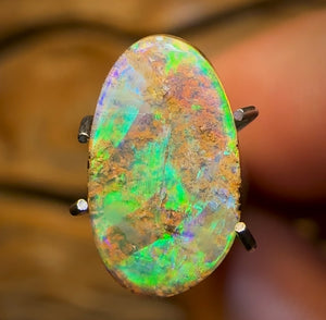1.95cts - “Green Sheen”Queensland Boulder Seam Opal