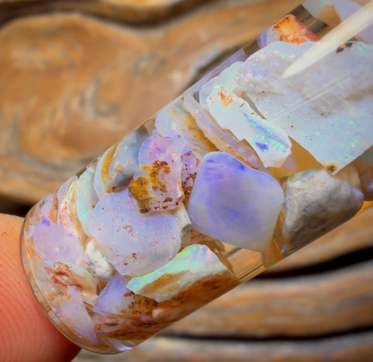 35,8 ct – Opalfläschchen aus Lightning Ridge